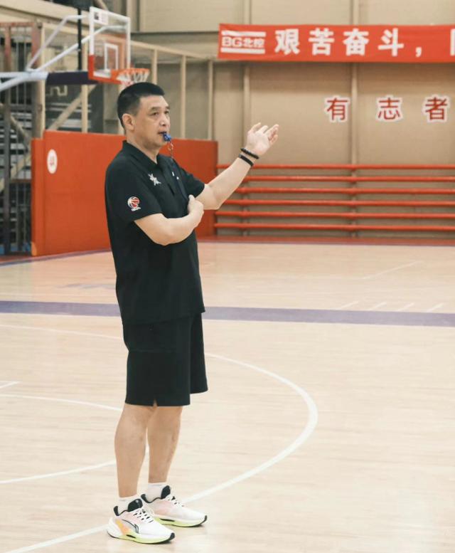 澳超直播。-【人物】闵鹿蕾全方位改造北控 冠军教练的变与不变