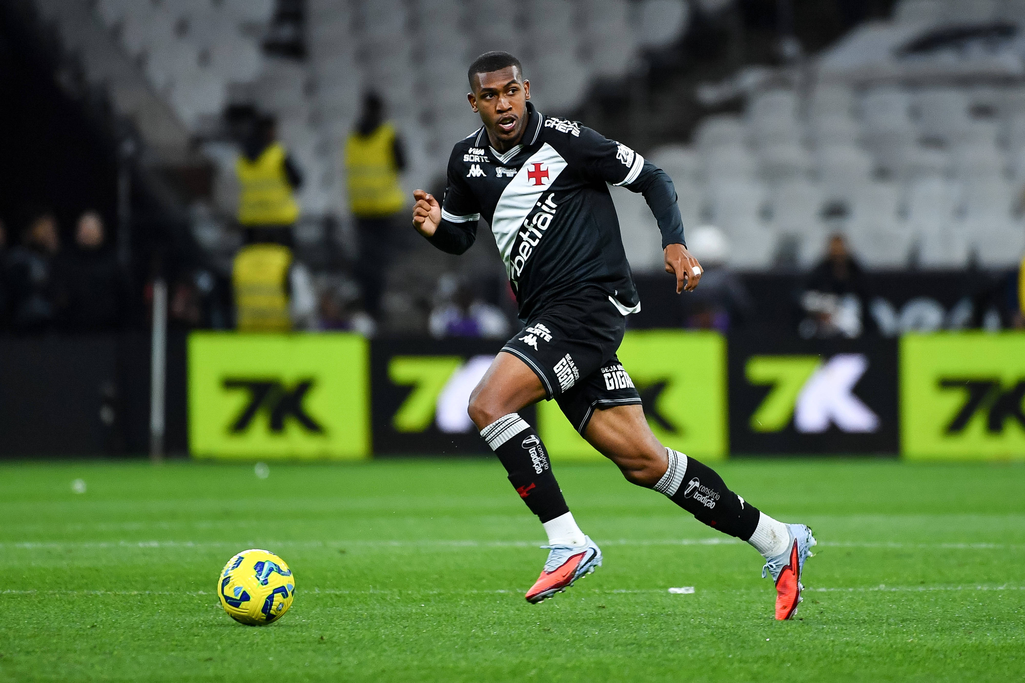 足球直播-记者：伯恩茅斯引进19岁前锋拉扬达成原则性协议，总价约3000万镑