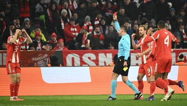 中超直播-金玟哉谈红牌：我确实拉拽了对手，这是一次犯规